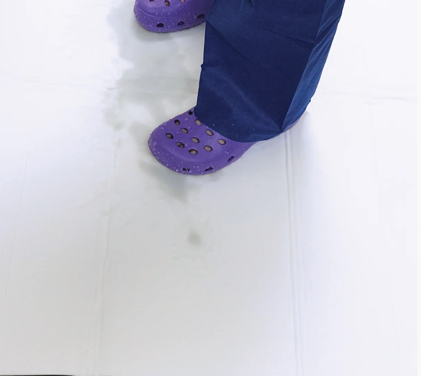 Haines FloorDRY Non-Slip Absorbent Mat. Single Use 100x75cm; Maximum absorbency: 2 litres Each